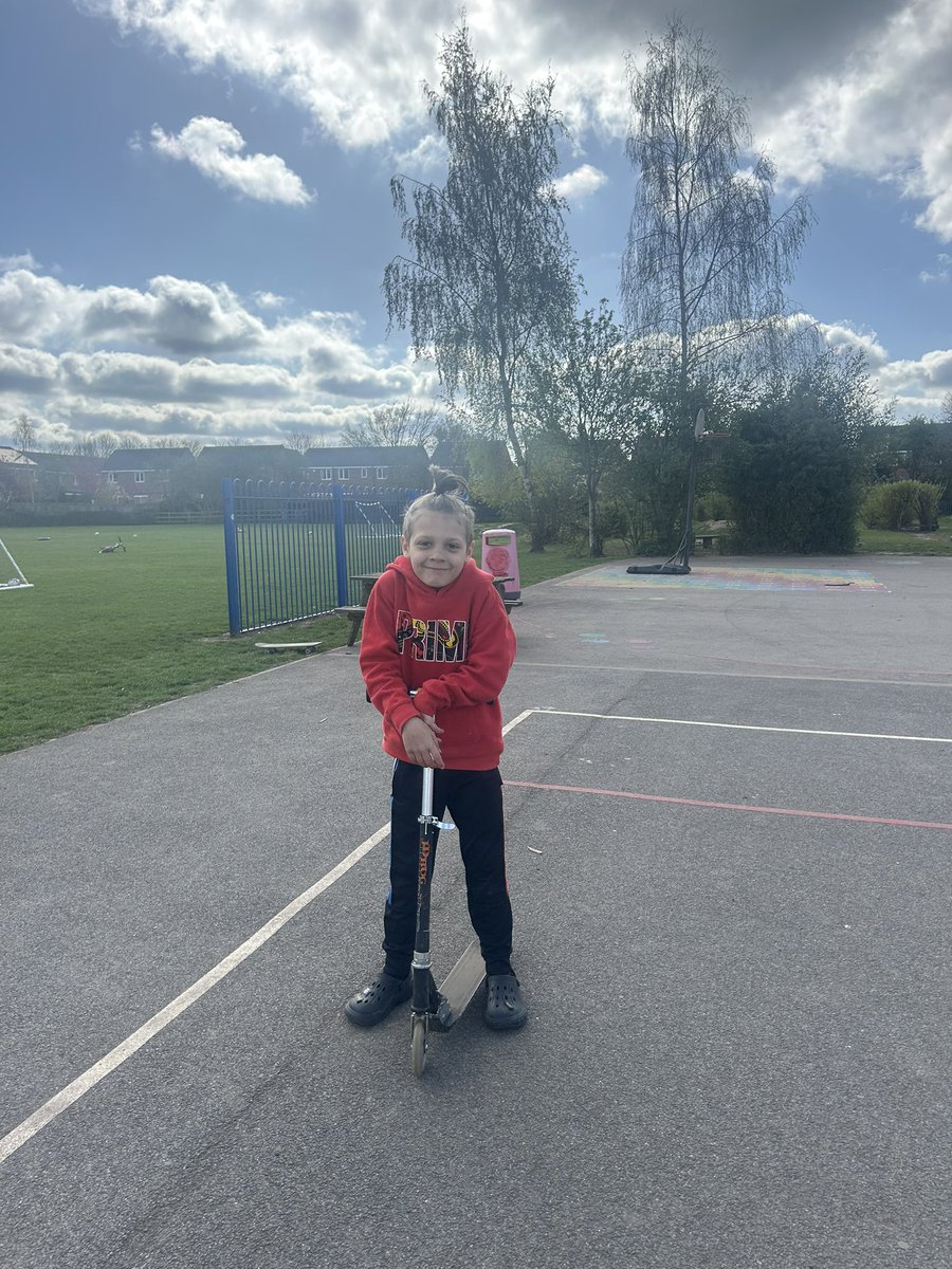 MrswhiteY6's tweet photo. Holiday club fun! 🏖️🚲 One child even learned to ride a bike by 10am @AlthorpeKeadby https://t.co/Tcp3ckdCE2