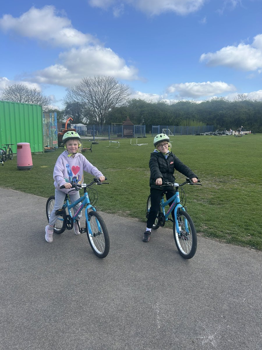 MrswhiteY6's tweet photo. Holiday club fun! 🏖️🚲 One child even learned to ride a bike by 10am @AlthorpeKeadby https://t.co/Tcp3ckdCE2