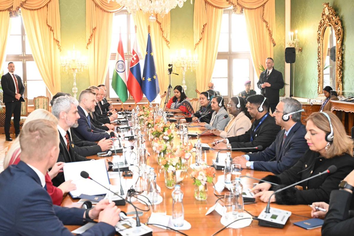 Honored to participate in bilateral talks with Hon'ble President of India Smt. Droupadi Murmu ji and President of Slovakia Mr. Peter Pellegrini, exploring ways to bolster relations. Key areas of focus include:
👉Trade and Economy 
👉Cultural Exchange 
👉Diplomatic Relations