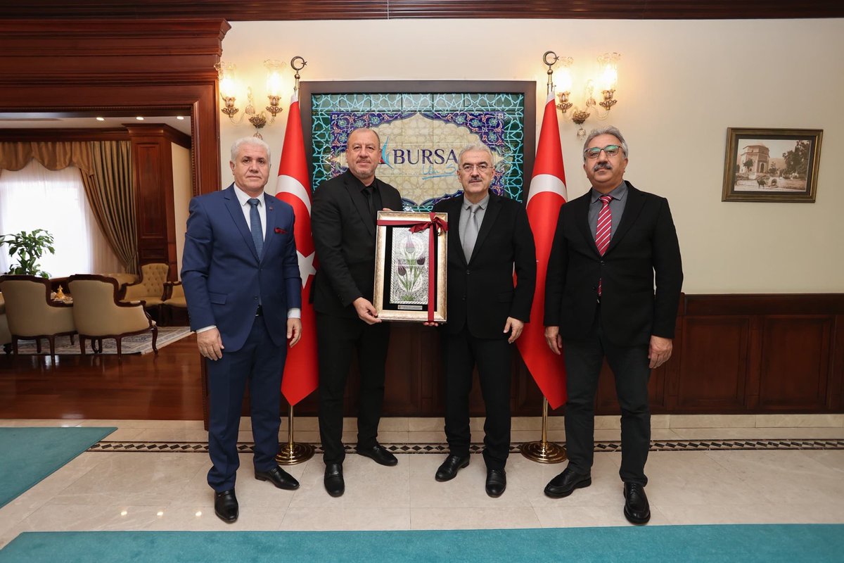 BURSA VALİMİZ SAYIN EROL AYYILDIZ’I MAKAMINDA ZİYARET ETTİK . HAYIRLI OLSUN DİLEKLERİMİZİ İLETİP ESNAFIMIZIN YAŞADIĞI SIKINTILARI DİLE GETİRDİK .