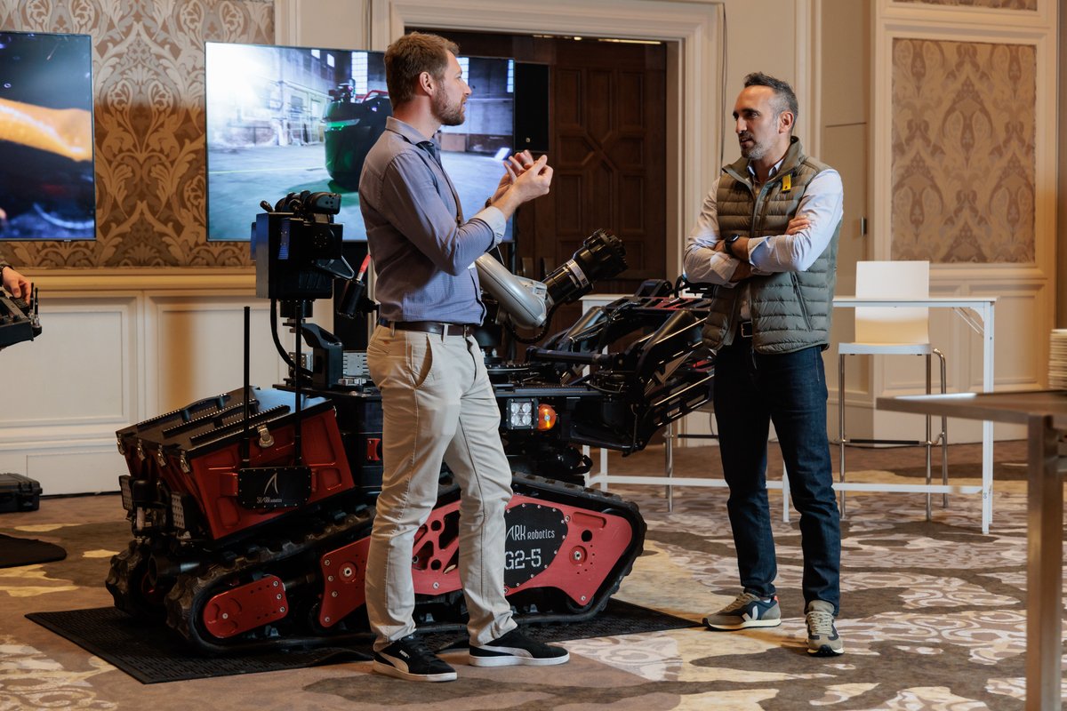 🚀 Shark Robotics, seule entreprise française à MARS 2025, la conférence tech de Jeff Bezos !
Présentation de nos robots de sécurité face aux leaders mondiaux de l’IA, de la robotique et de l’espace. 🔥 

🔗 : eu1.hubs.ly/H0j7hC60
#MARS2025 #Innovation #FrenchTech #AI