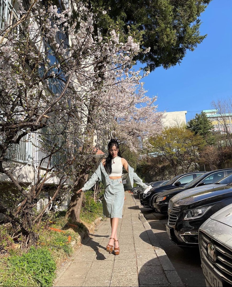kz misses tiffany🌺 tweet media