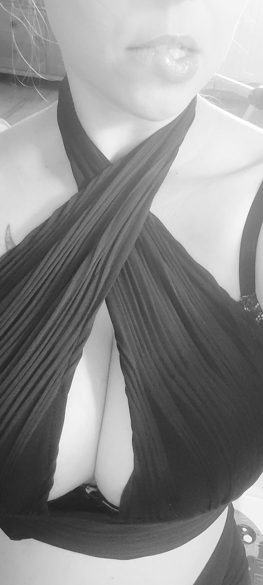 hotsweetyyy's tweet photo. Willst du auch an meiner #lippe knabbern https://t.co/yaf3rA4SeK