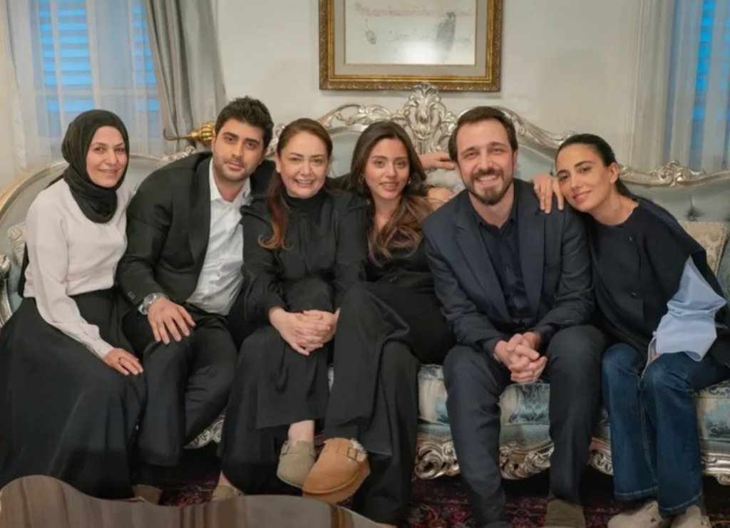 Sibelsmi's tweet photo. Son kez hep bir arada  💔 https://t.co/iZPnLbNcNo
