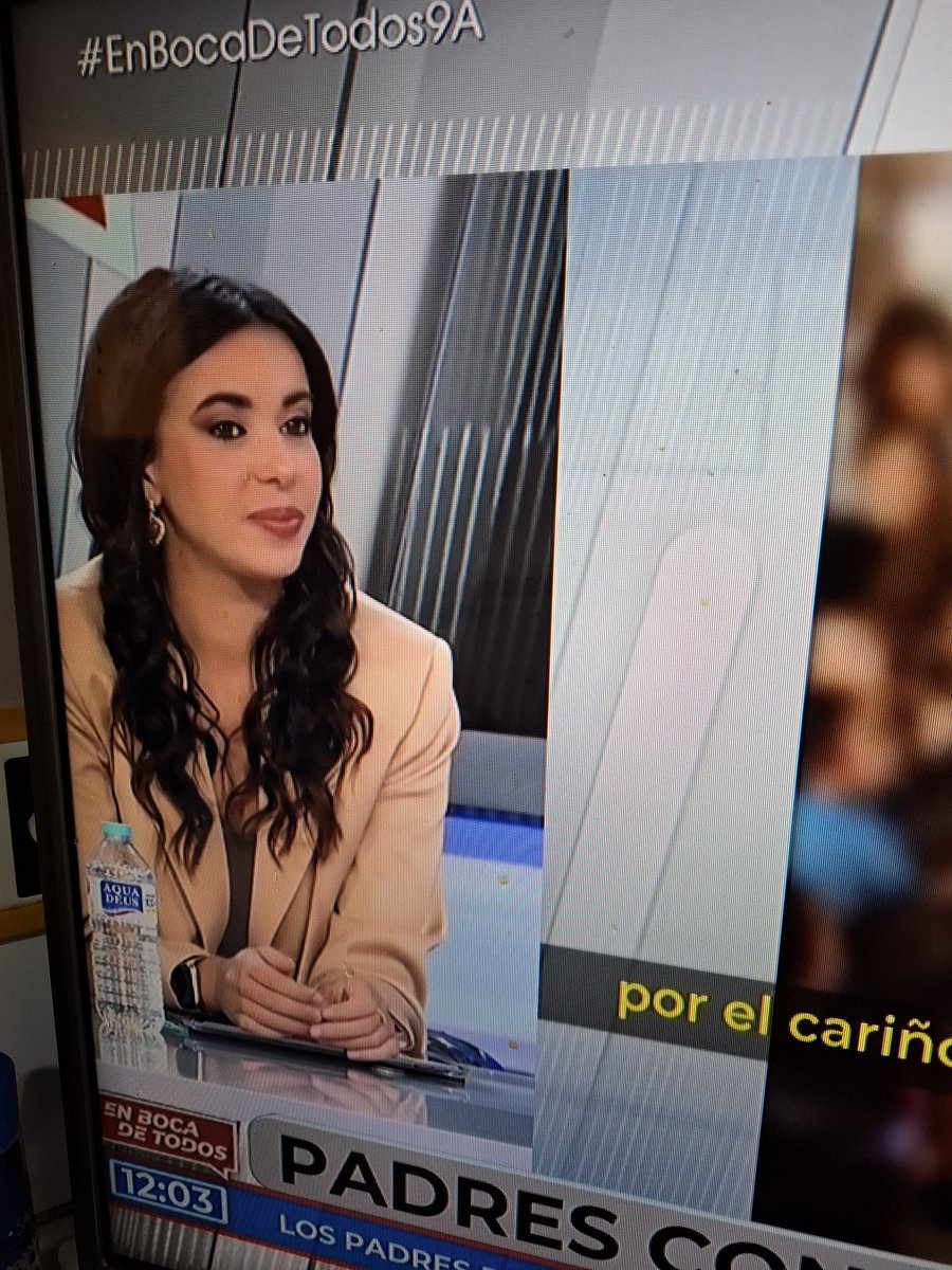aral28's tweet photo. #enbocadetodos9A mira que me gusta el programa,pero nonpuedo con esta chica.. me pone de los nervios https://t.co/fqef5LXw40