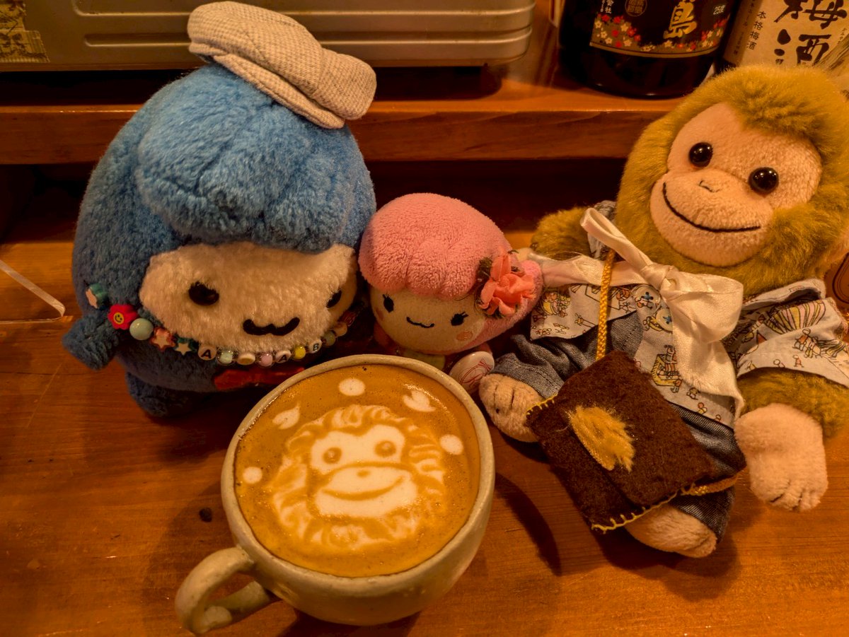 GLJnNASTPoTgRdr's tweet photo. 坊「さすけくんと一緒に久し振りに西日暮里にあるさささカフェさんに♪カフェラテを頼んだらさすけくんのお顔を描いてくれたんだ♪流石絵描きさんの店主さん✨さすけくんのふさふさ感がしっかり表現されてるね🐵手作り小豆の豆乳小豆🍨も美味しかったなぁ♪」
みぃ「さすけくんかわいー💕」
続く https://t.co/kXmiUFZojV