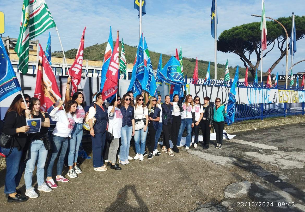 FisascatCisl75's tweet photo. 🔴🟢🔵 #MetroItalia, accordo raggiunto: priorità alle garanzie occupazionali!

Dopo mesi di scioperi e mobilitazioni, arriva l’intesa tra Filcams, Fisascat e Uiltucs con Metro e #Multicedi:
✅ Continuità occupazionale per i dipendenti di Pozzuoli
✅ Contratto nazionale garantito con il passaggio a Multicedi
✅ Tutele economiche e incentivi per le lavoratrici e i lavoratori di Pozzuoli e Rimini

💬 "Risultato importante, frutto della determinazione sindacale, con un solo obiettivo: dare certezze a chi lavora".

👉 https://t.co/GNwlmTxmVv