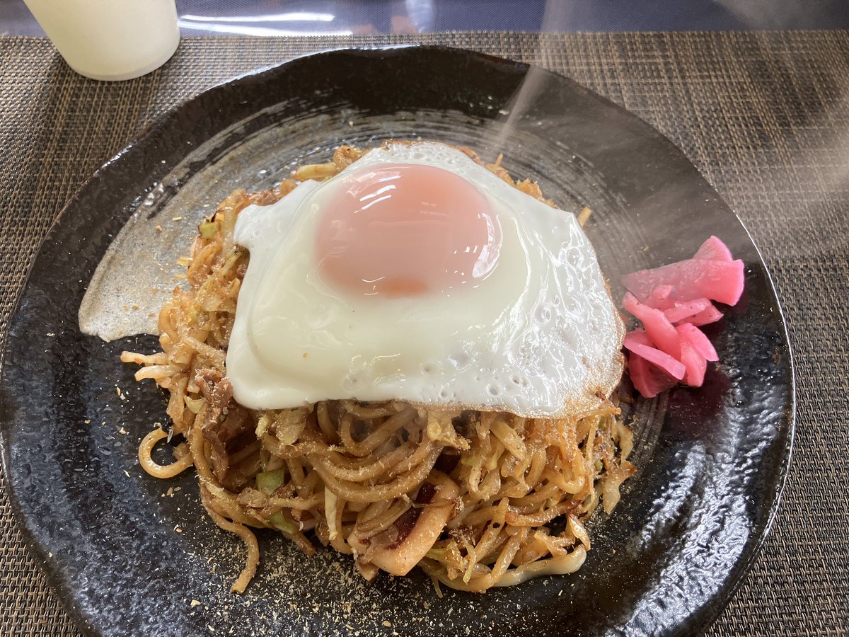 kojierismile's tweet photo. 富士宮焼きそば
麺が太くて
ソースも美味しかったです❤️ https://t.co/FPgjhMwAHg