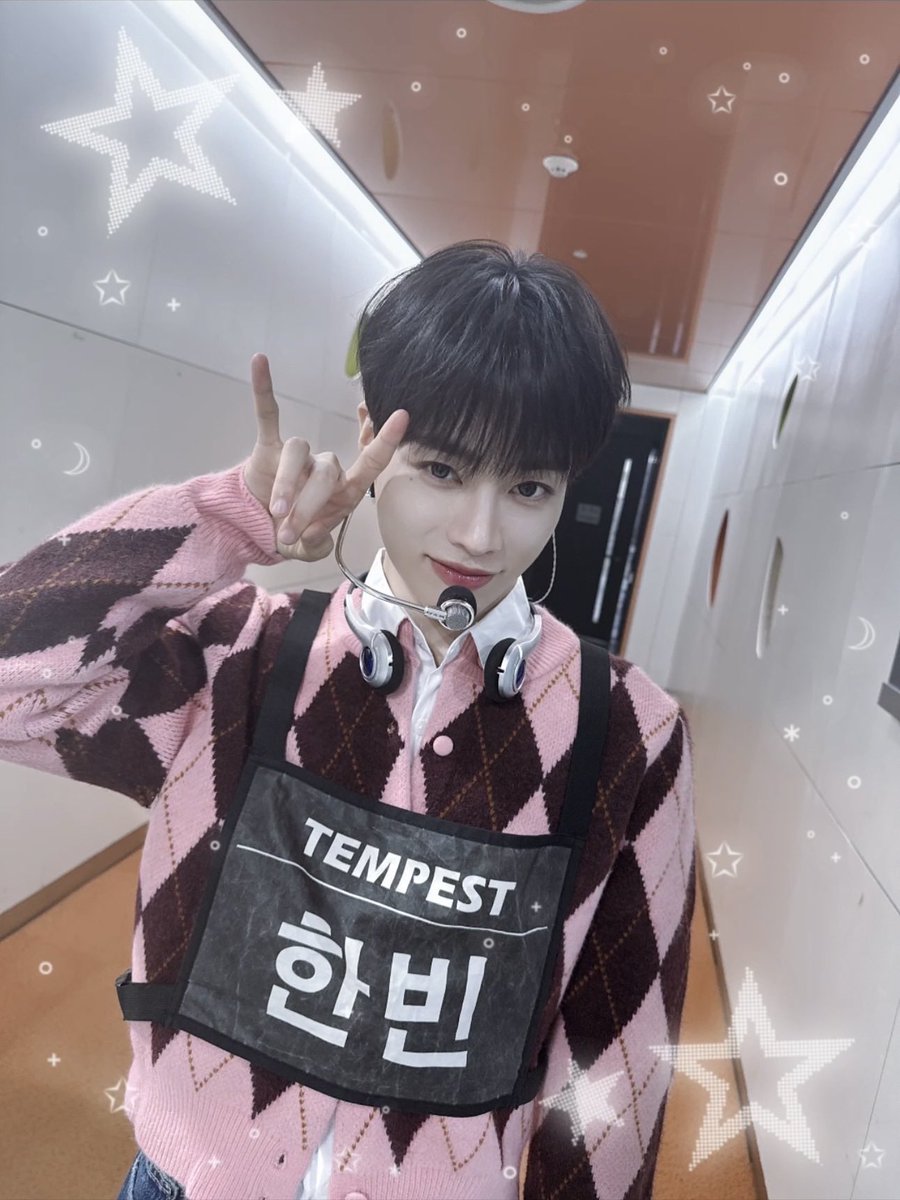 temchida's tweet photo. 붕어빵즈 웃긴점

맏형이 2025년 엠지감성인데
막내가 진심 뭔 페북감성 https://t.co/TjGW9wVH1I