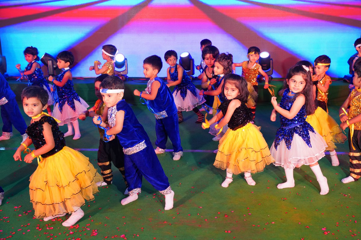 SpringboardInt's tweet photo. Student dance performances during the Annual Day celebrations at Spring Board International Preschool.

#springboardacademyschool #SBAS #springboard #preschool #daycare #offlineclasses #Annualday #pragathinagar #activities #celebrations https://t.co/NCrkJ5PdlV