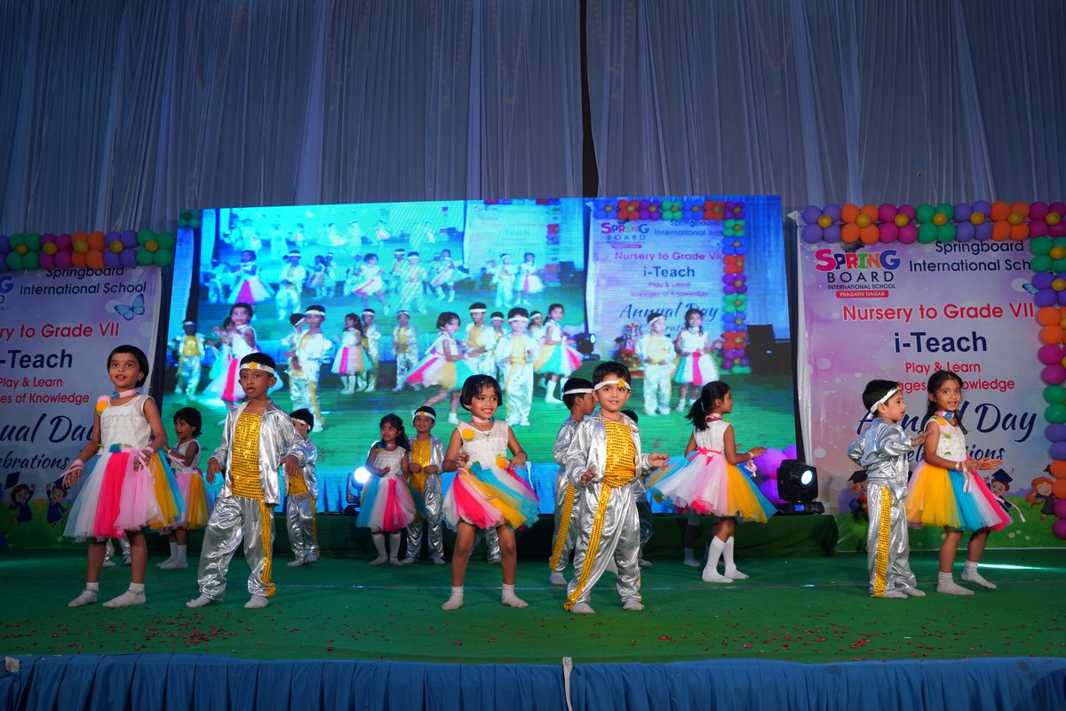 SpringboardInt's tweet photo. Student dance performances during the Annual Day celebrations at Spring Board International Preschool.

#springboardacademyschool #SBAS #springboard #preschool #daycare #offlineclasses #Annualday #pragathinagar #activities #celebrations https://t.co/NCrkJ5PdlV
