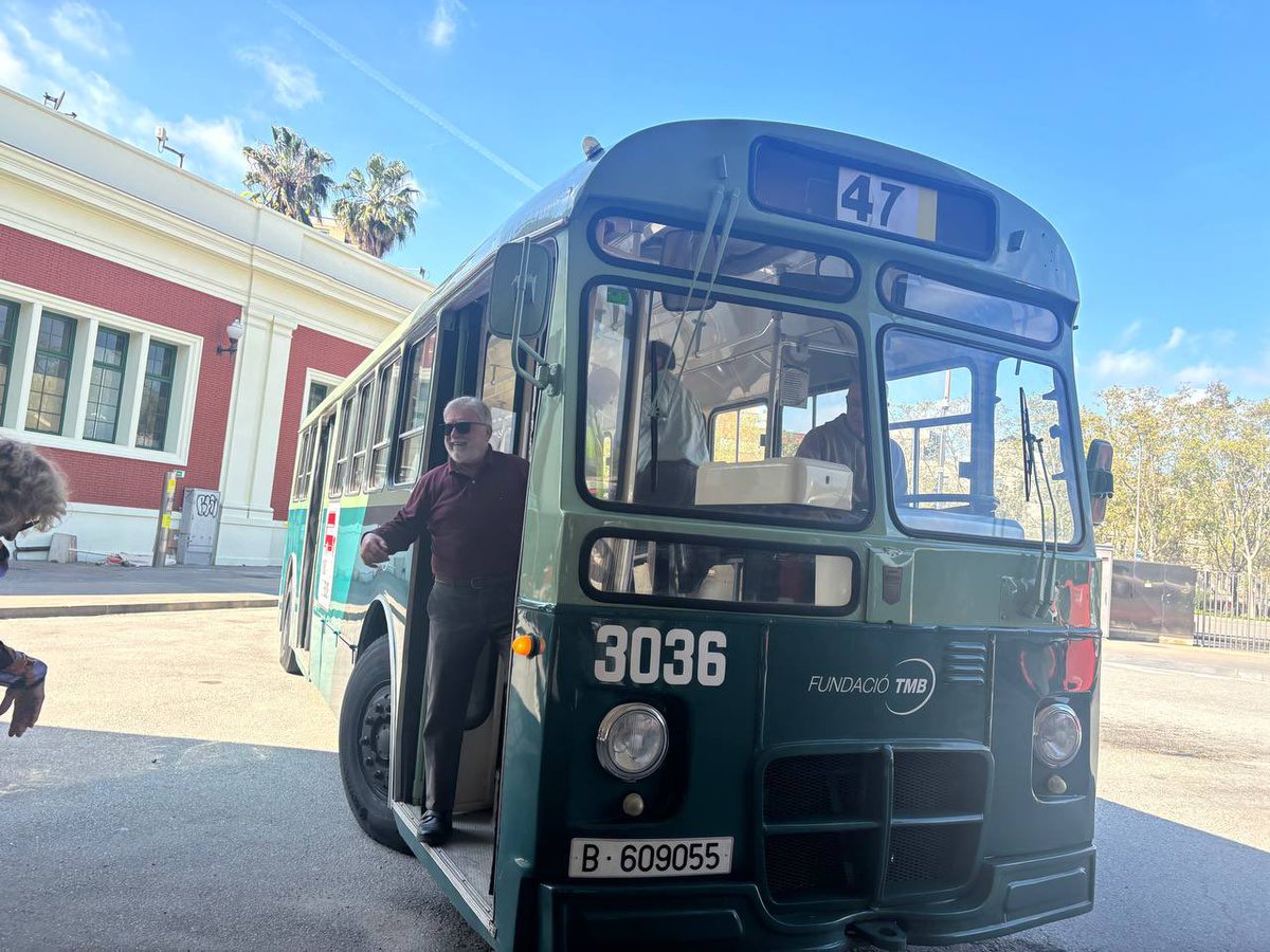 ccoocatalunya's tweet photo. Avui comença el 13è Congrés de les CCOO de Catalunya i hi anem en transport públic. Concretament amb el 47! Som-hi!
#13CongrésCCOO #orgullCCOO https://t.co/ZFzMqvbNMd