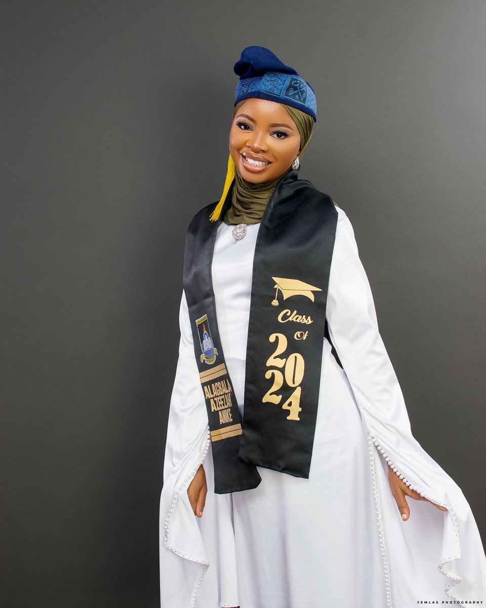 anike_azeezah's tweet photo. Today, I’m not just collecting a certificate, I’m collecting every tear I shed, every prayer I whispered, every silent night I pushed through, and every ounce of strength I never knew I had.

A thread👇👇 https://t.co/BKu35UT93y