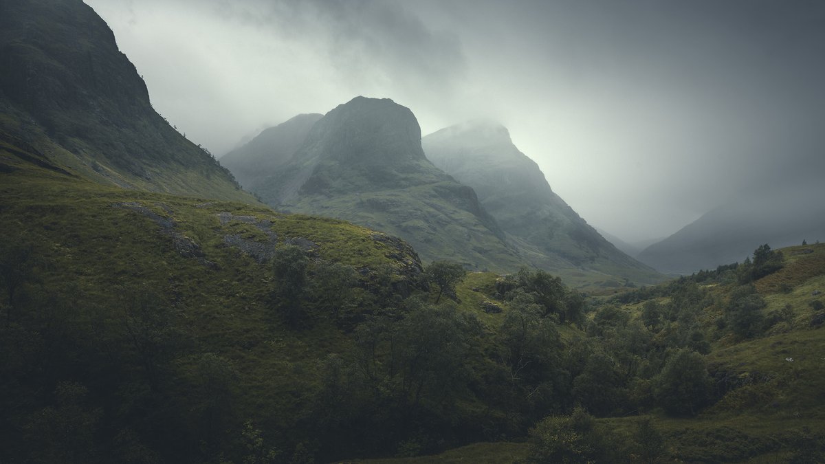 DamianShields1's tweet photo. Ominous skies, Glen Coe #Scotland #GlenCoe #Highlands https://t.co/ERVTYHnQjn https://t.co/3MK5gXd1IY