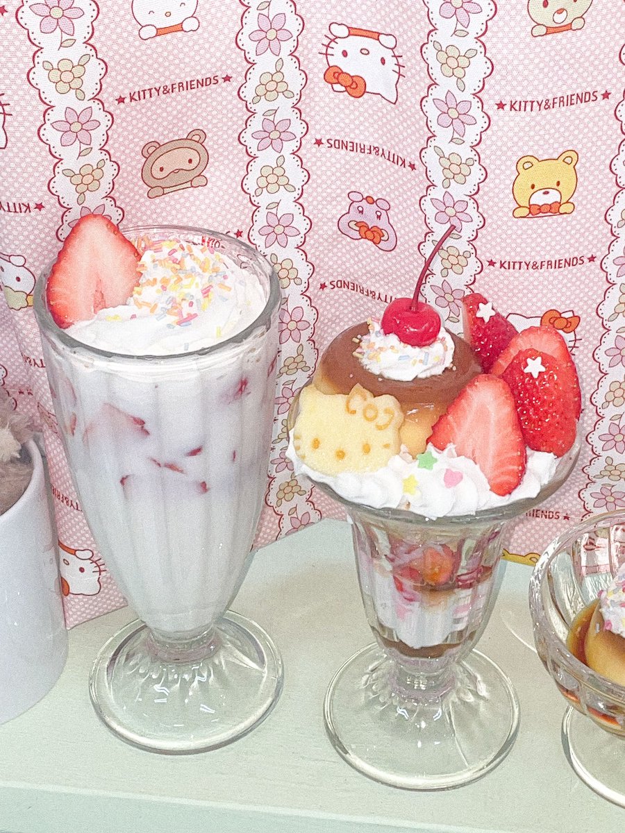 4월에 수잇해피 와야 하는 이유 
: 딸기 메뉴가 4월까지니까 •• 🍓