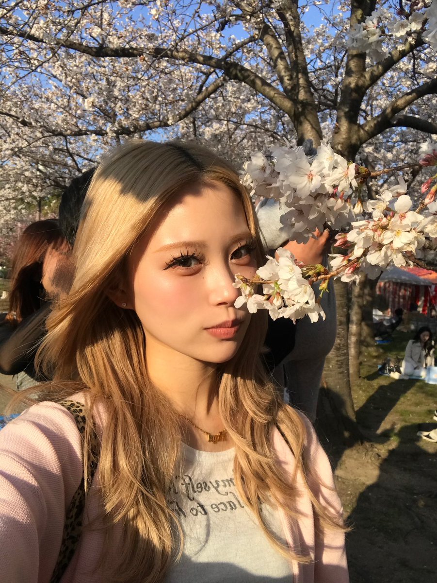 erina tweet media