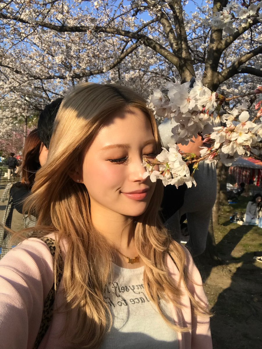 erina tweet media