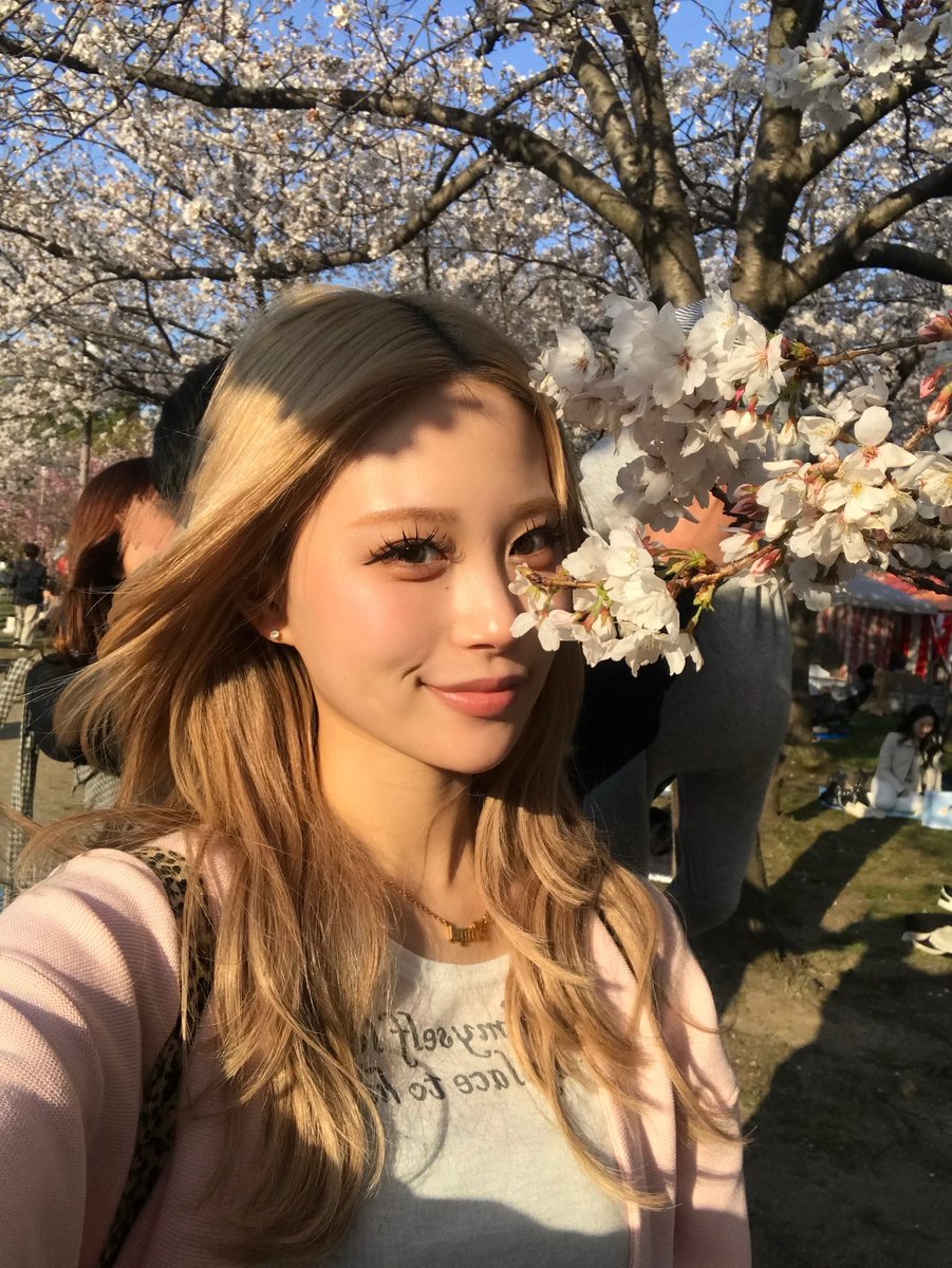 erina tweet media