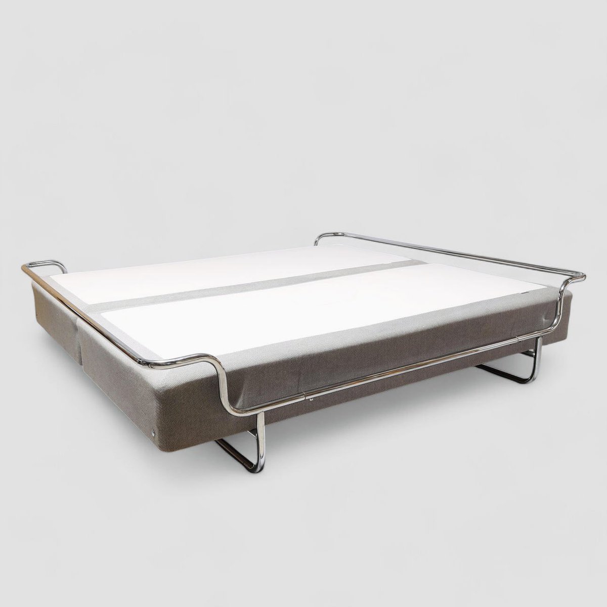 W_T_N_BE's tweet photo. BrunoMathsson"Ulla"1974年に制作された🛏️スチールパイプの美しいライン、1982年にikeaから販売されたkromvikの元となる作品、復刻していただきたい、好き https://t.co/LWAeA7IbbJ