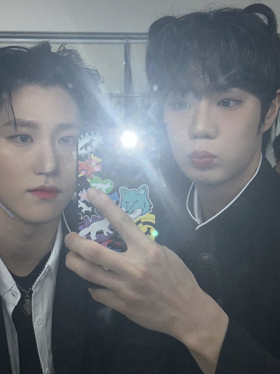 ASC2NT_OFFICIAL's tweet photo. [📷_ #레온, #카일]

둘다 올리고 싶어서 ㅎㅎ😎

#ASC2NT #어센트
#REON #レオン #KYLE #カイル https://t.co/IgXERbKPsP