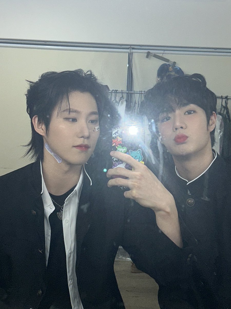 ASC2NT_OFFICIAL's tweet photo. [📷_ #레온, #카일]

둘다 올리고 싶어서 ㅎㅎ😎

#ASC2NT #어센트
#REON #レオン #KYLE #カイル https://t.co/IgXERbKPsP