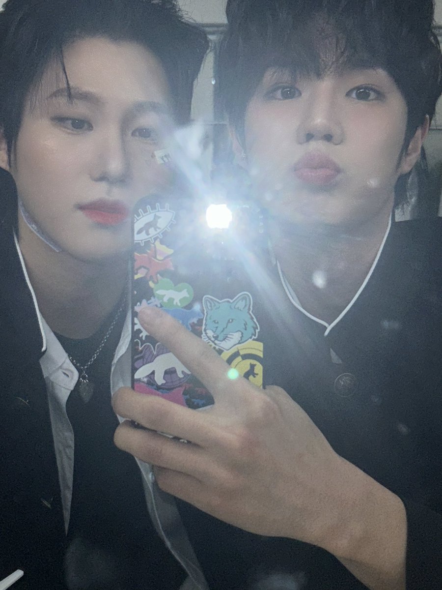 ASC2NT_OFFICIAL's tweet photo. [📷_ #레온, #카일]

둘다 올리고 싶어서 ㅎㅎ😎

#ASC2NT #어센트
#REON #レオン #KYLE #カイル https://t.co/IgXERbKPsP