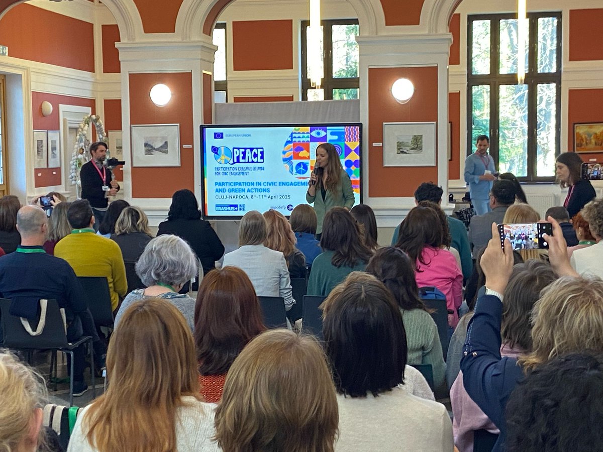 sepiegob's tweet photo. Hoy estamos presentes en la TCA PEACE “Participation in civic engagement and green actions” celebrado en Cluj-Napoca, Rumanía.

Se están presentando las herramientas y eventos realizados durante estos 3 años de la LTA PEACE, #ErasmusPEACE. https://t.co/ifyDLMxOt4
