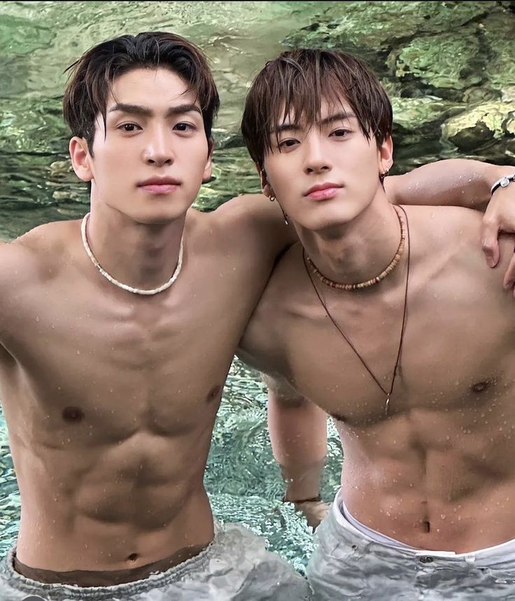 TheSensualHyung's tweet photo. Double trouble. https://t.co/LTUA8LEJxE