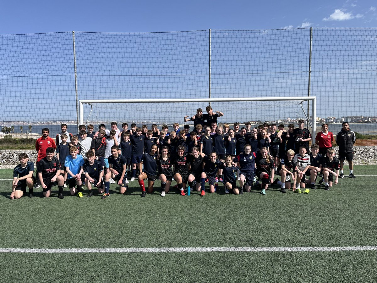 PHS_PhysEd's tweet photo. Amazing experience for our students to train on @SLBenfica training facilities with their fantastic coaches 🇵🇹⚽️ #Benfica2025 #sportstour https://t.co/O6bHskhffA