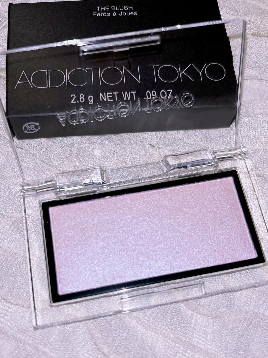 Lilium723's tweet image. ADDICTIONの多彩なパールの光で遊ぶニュアンサー『アディクションザ ブラッシュ005Nオーロラヴェール🔮』肌の透明感がたまらないꪔ̤̮🤍薄く重ねるだけで青みピンクのチークがオレンジっぽくならずに綺麗に発色するから重宝してるー.ᐟ.ᐟ