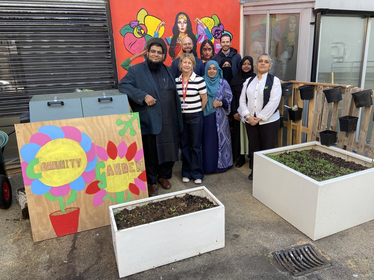 Cllr Shafi Ahmed, Cabinet Member for Environment &amp; Climate Emergency, visited <a href="/RichMixLondon/">Rich Mix</a> to check out their new sustainability initiatives focused on reducing food waste and turning unused food into soil for growing plants on-site. 🌱 

Read more ➡️ orlo.uk/YWjXH