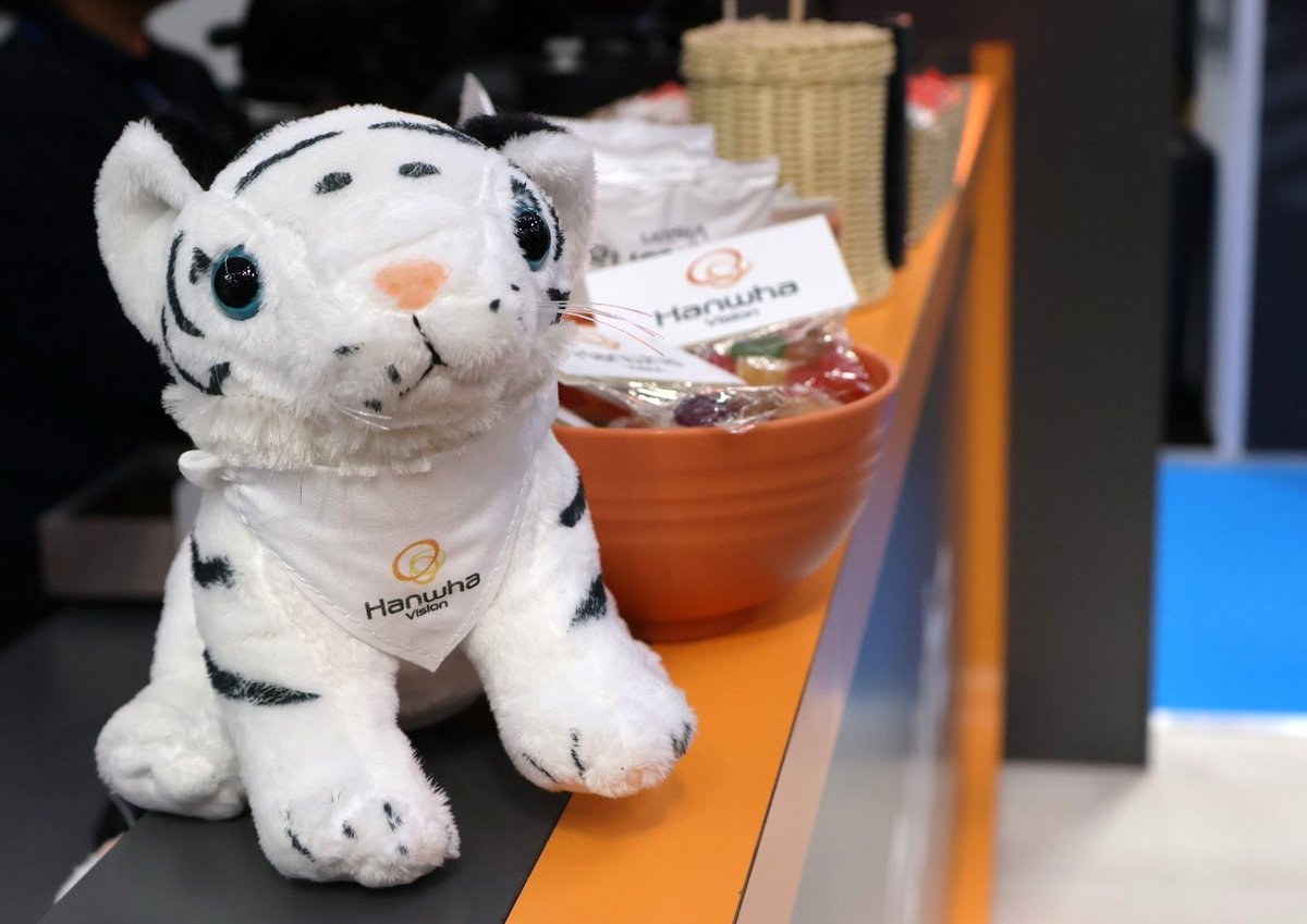 HanwhaVisionEU's tweet image. Day Two is *officially* underway at #TSE2025! 🚀 
Visit us at stand 5/G40 for insightful discussions, and our latest innovations 🐯 
Plus don't forget to register for tonight's ultimate VIP networking event: hanwhavision.eu/events/hanwha-… 🎉 

#TSE2025 #Surveillance #AI ##Networking
