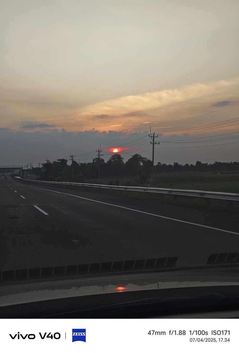 ttmcomputer2007's tweet photo. Libur #mudik sudah selesai.Punya kenangan menarik apa kamu waktu kemarin mudik? Tulis disini mimin kalo sudah jawab retweet dan mention temen kamu sebanyak-banyak nya. Mimin bakal siapin Gopay 50K masing2 untuk kamu 2 orang beruntung #Yogyakarta #Semarang #boyolali #surabaya #cirebon