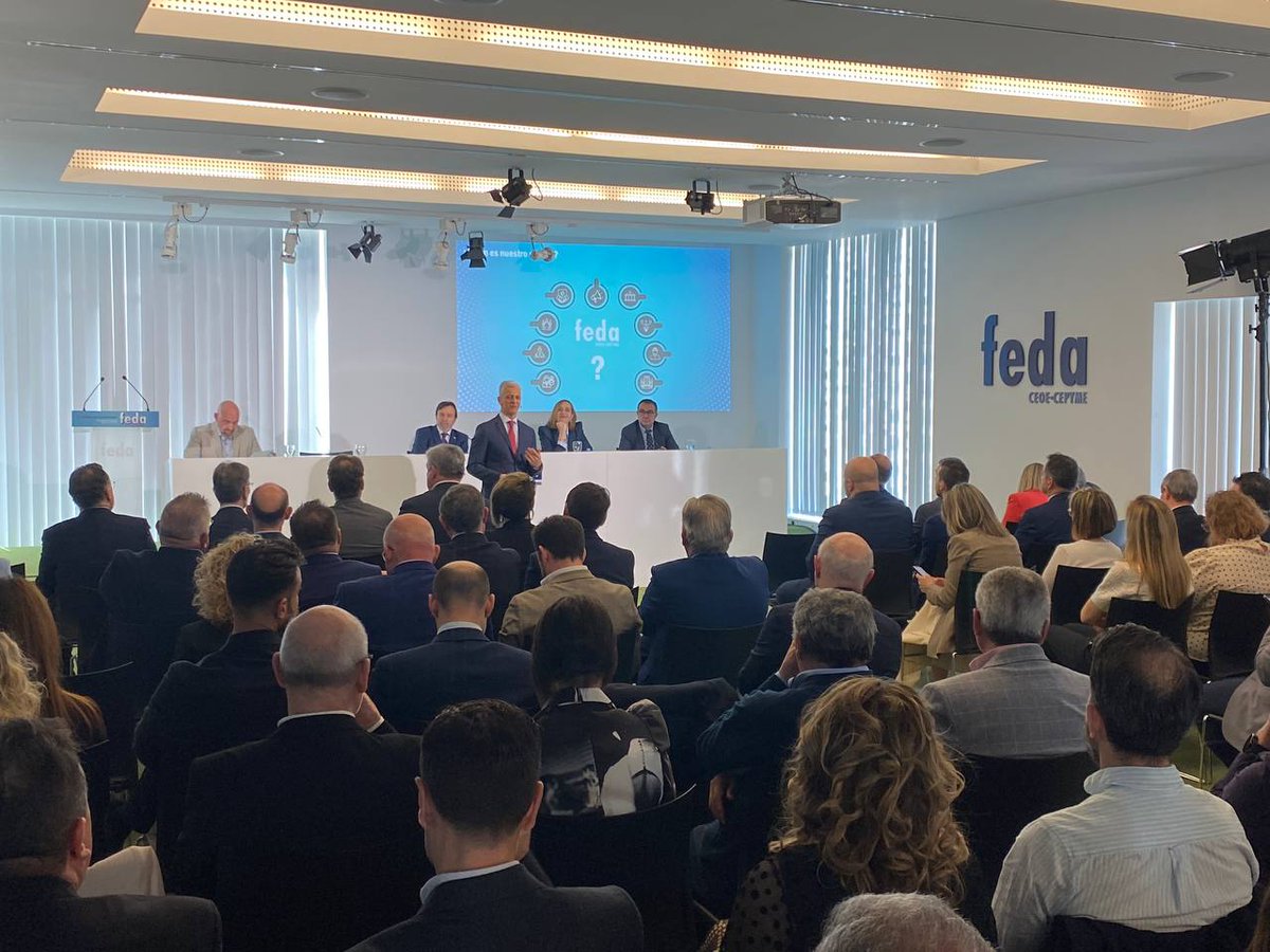 EmpresariosFEDA's tweet photo. Informe de Actividades | El secretario general de #FEDA, Vicente García, repasa todas las acciones y actividades desarrolladas por la Confederación a lo largo del año 2024, dando cuenta así ante los compromisarios y compromisarias que asisten a esta 48ª Asamblea General.

#FEDAAsamblea