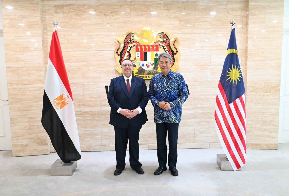 MalaysiaMFA's tweet photo. Foreign Minister Dato' Seri Utama Haji Mohamad bin Haji Hasan received a farewell call from the Ambassador of the Arab Republic of Egypt to Malaysia, H.E. Ragai Tawfik Said Nasr, on 9 April 2025. (1/3)

#MalaysiaEgypt https://t.co/TAQuSRc9my