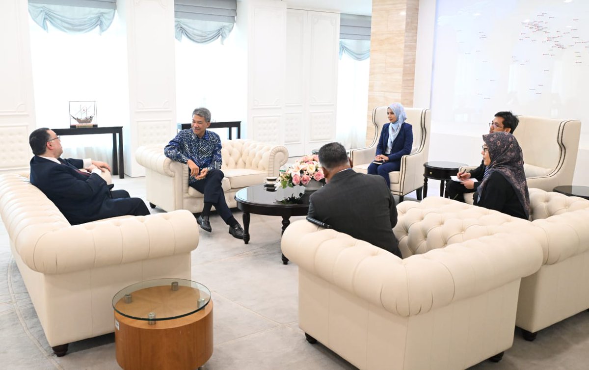 MalaysiaMFA's tweet photo. Foreign Minister Dato' Seri Utama Haji Mohamad bin Haji Hasan received a farewell call from the Ambassador of the Arab Republic of Egypt to Malaysia, H.E. Ragai Tawfik Said Nasr, on 9 April 2025. (1/3)

#MalaysiaEgypt https://t.co/TAQuSRc9my