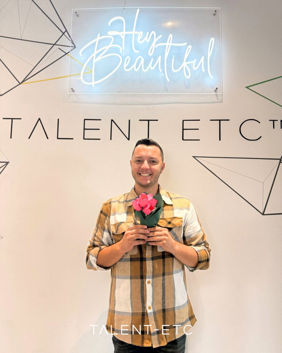 talent_etc's tweet photo. From the stage to the screen (and everywhere in between), we're proud to support a world where every story matters and every voice is heard. 💫🎭

Drop a 💖 if you're rocking pink with pride today!

#DayOfPink #TalentETC #MoreThanTalent #FierceInFuchsia #YourStoryMatters https://t.co/PggiSJndOS