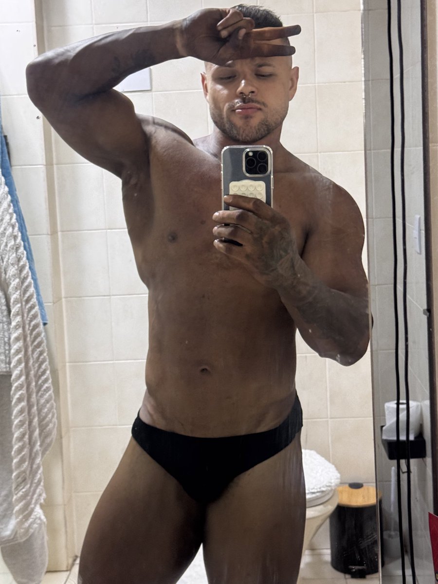 LuisMariotto1's tweet photo. Essa tinta demora 10 dias para sair 😂😂😂😂 To fudido véi 

#NFSW #NFSWTwitter #gaysexy #AdultContent
#SpicyContent #PrivacyVIP #GayNFSW
#GayBrazil https://t.co/aznQkm7ZmB