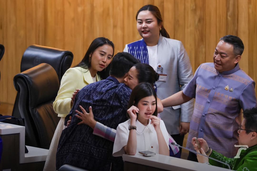 ละอภิปรายเสร็จ คนต้องเข้าไปโอ๋ ๆ 😒