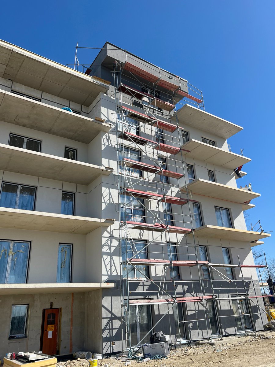 SIMZaglebie's tweet photo. W ten słoneczny dzień podglądamy, jak idą prace wykończeniowe w ramach naszej inwestycji przy ul. Sucharskiego w Wojkowicach. @KZN_GOV_PL https://t.co/5kL7MZXZE3