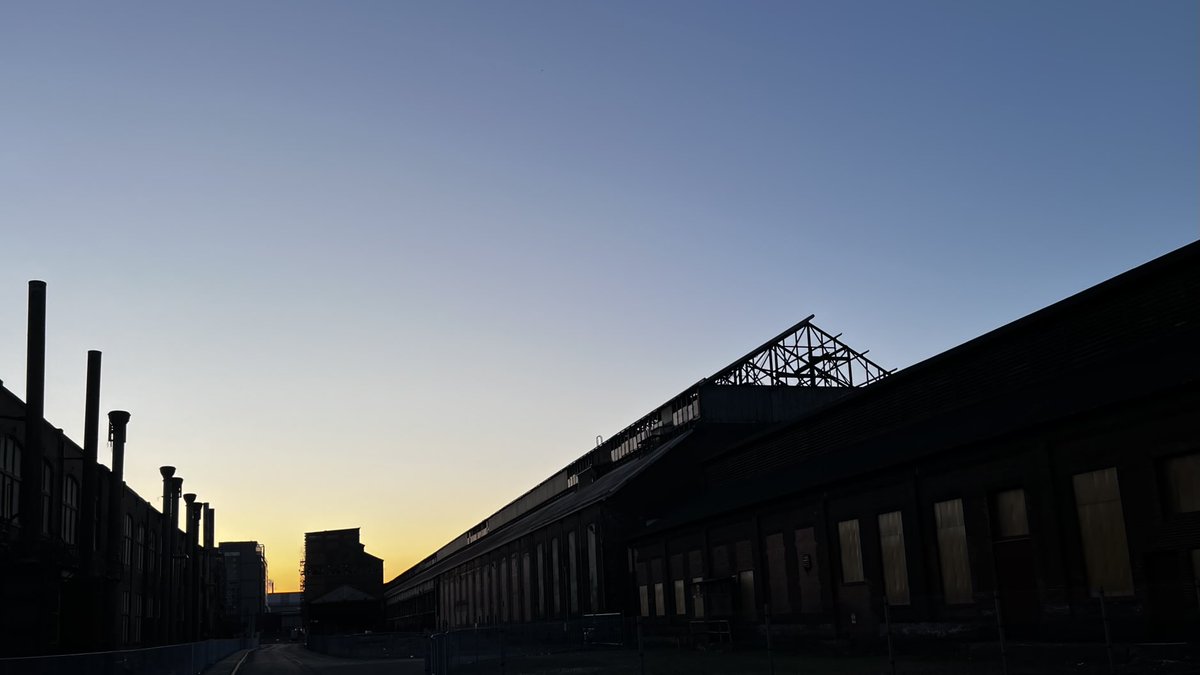 BradKleinNews's tweet photo. A cold clear sunrise looking east over the old Bethlehem Steel campus. To the naked eye Venus, now in the role of ‘Morning Star’ was clearly visible in the Eastern sky just moments before sunrise. #Dailydawn @wlvrnews @lvnewsdotcom https://t.co/KefXpDmAdv