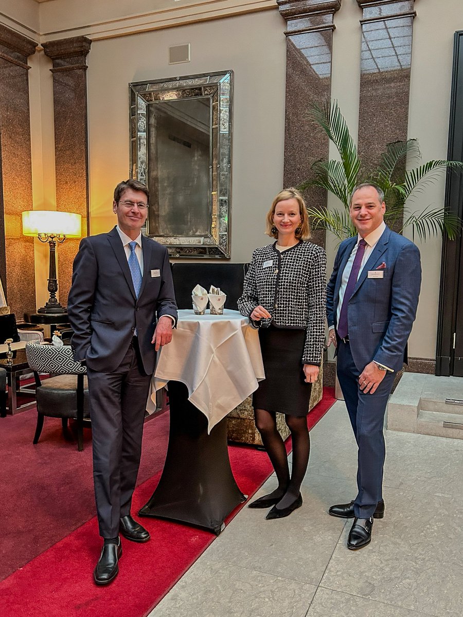 MaerkiBaumann's tweet photo. 🌍 Expertenwissen in Berlin

Wir präsentierten aktuelle Trends der Weltwirtschaft &amp; Finanzmärkte sowie unsere Anlagestrategie im Hotel der Rome in Berlin. Angeregte Diskussionen beim Stehdinner rundeten den Abend ab.

#PrivateBanking #Investment #MaerkiBaumann https://t.co/NjrPc6TOO2