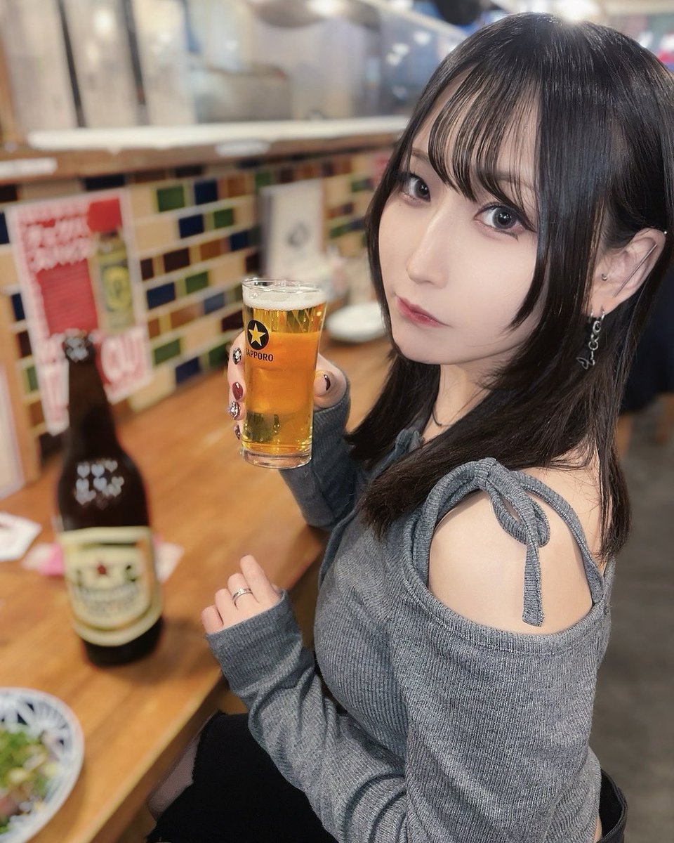 okeyten_'s tweet photo. 君とならビールじゃなくても美味しいよって言ったけどやっぱきぃちゃはビール飲んでいい？？

#きぃちゃとグィ 
#きぃちゃビール漬け https://t.co/TfNFNUKTjW