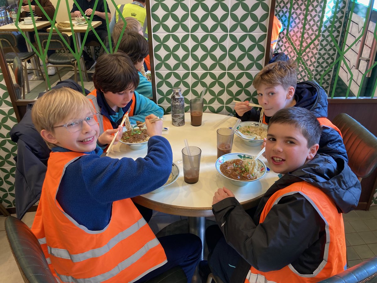 NAISDublin's tweet image. Last week our Grade 5 language learners took their Modern Foreign Language skills to the next level by ordering food and drinks in their target languages at authentic restaurants, interacting with native-speaking staff in a real-life setting. 🗣️✨
