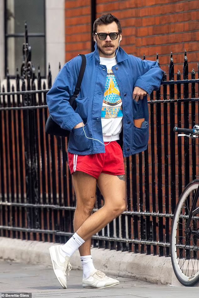 hsdcandids's tweet image. Harry out and about in London - April 8