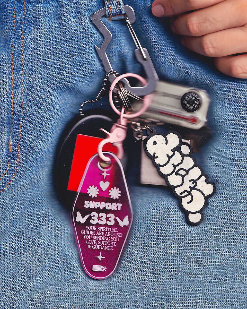 PhotogramsID's tweet photo. Hey everyone! check our E-Store for our offical merch!

We got hats, bottles, stickers, keychains, luggage tags, etc 💖

click the link below!
https://t.co/YGZfIyoEZc https://t.co/uc2E0RehJE
