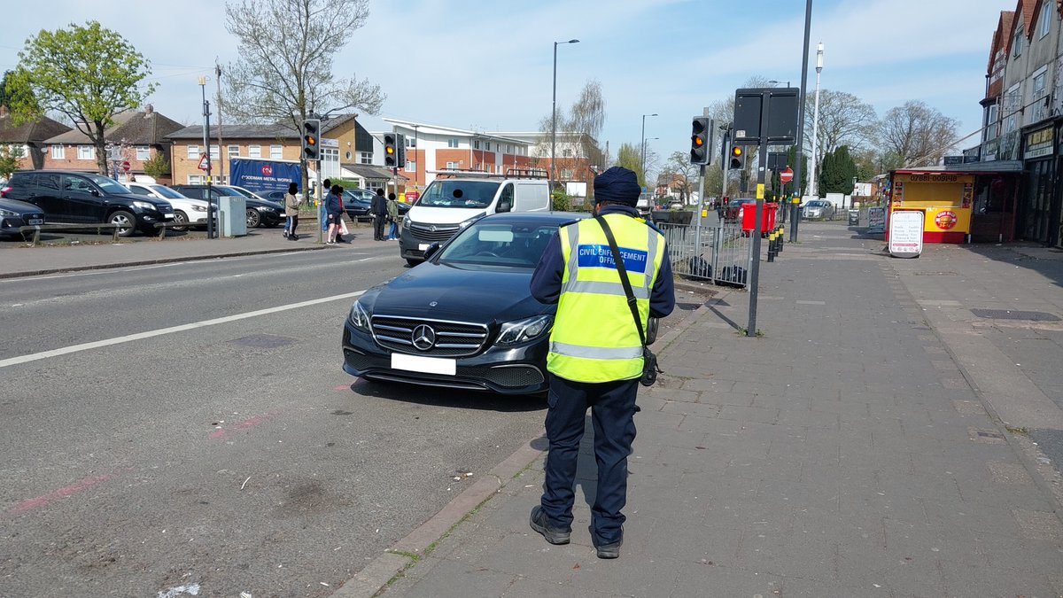 HallGreenWMP's tweet photo. Yesterday officers from the Hall Green NHT assisted Birmingham City Council in their parking patrols on the Parade. Tickets included parking on double red lines and zig zags, 12 tickets issued and quite a few drivers advised about their parking. #parksafe @NKirkpatrickWMP https://t.co/wnE0OlJBkz