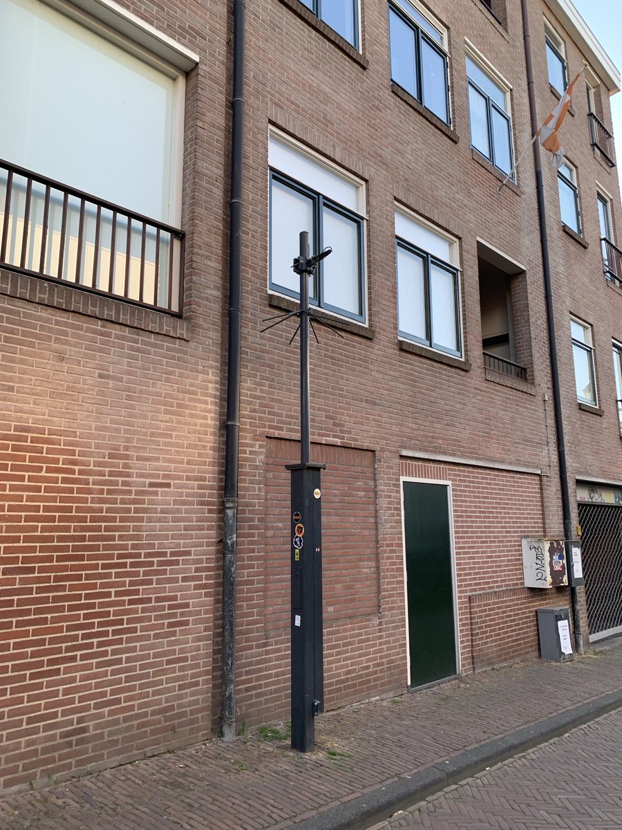 Wimzegt's tweet photo. Wat wordt hier bewaakt/geobserveerd/gecontroleerd @Gem_Amersfoort? Weer een extra lek in de #autoluwe binnenstad en dit keer nog wel in het kernwinkelgebied @verbeter033 https://t.co/sjQiG9ivKx