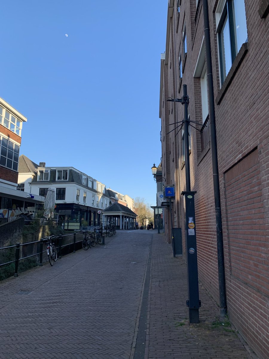 Wimzegt's tweet photo. Wat wordt hier bewaakt/geobserveerd/gecontroleerd @Gem_Amersfoort? Weer een extra lek in de #autoluwe binnenstad en dit keer nog wel in het kernwinkelgebied @verbeter033 https://t.co/sjQiG9ivKx