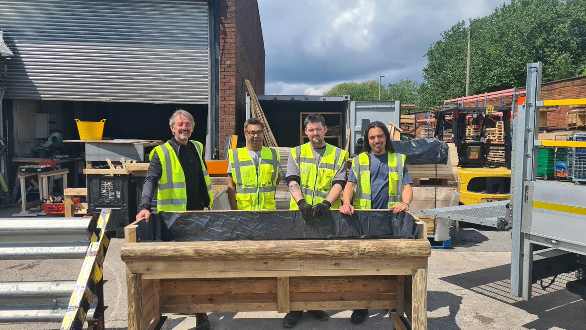 ♻️ Wood that came full circle!
Our sister org @TouchWood turned old tree protectors from DunhamMassey into accessible planters for a school gardening project with Piper Hill School 🌿
A #circulareconomy win — materials reused where they began.
emergerecycling.co.uk/celebrating-th…